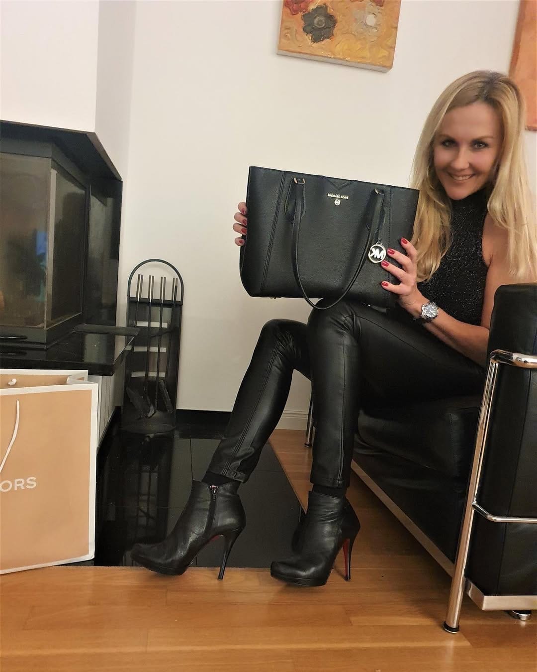 Post 5 by Comtesse Monique on Instagram (image)