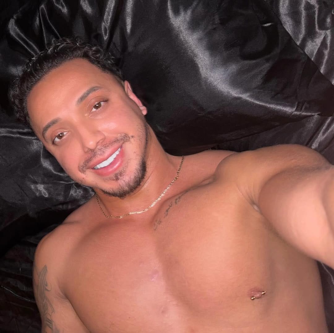 Post 6 by Camilo Milan on Instagram (carousel)
