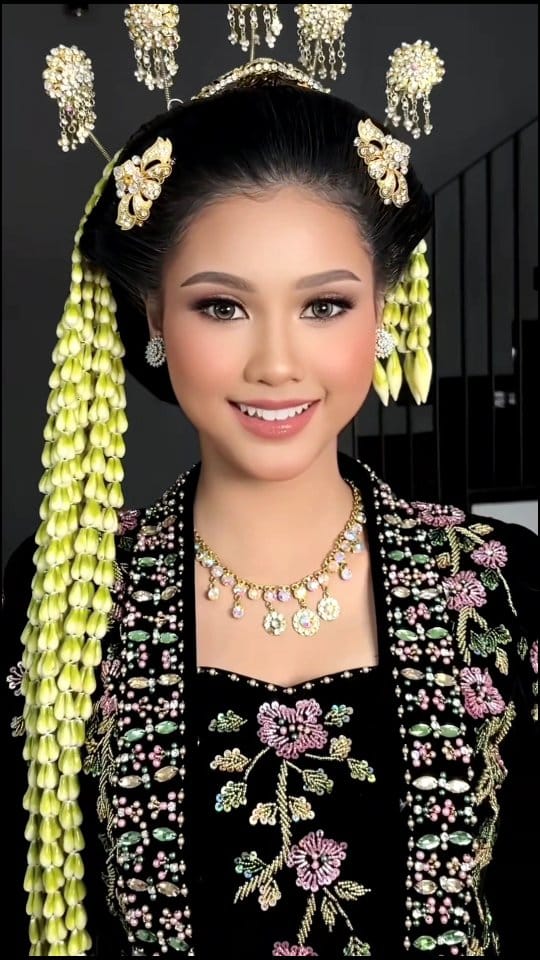 Post 1 by Kryolan Indonesia on Instagram (video)