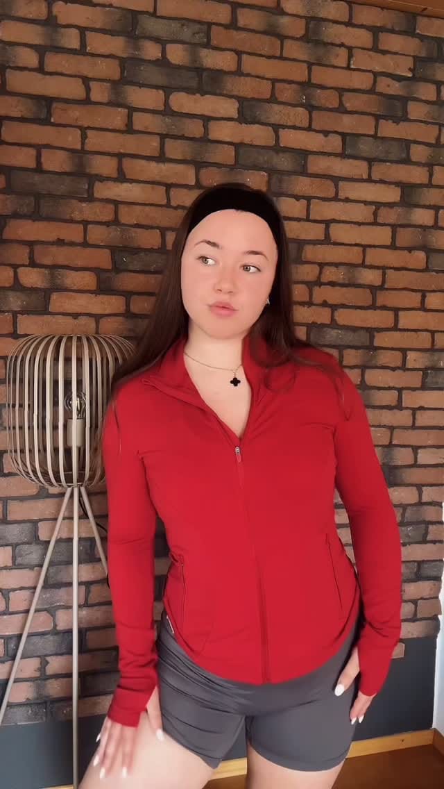 Post 8 by Julia ♡ on Instagram (video)