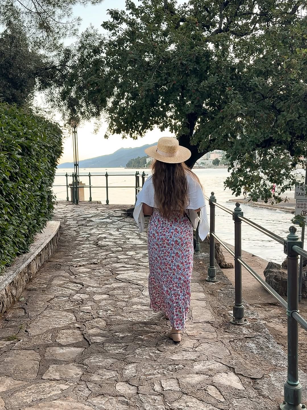 Post 6 by Julia ♡ on Instagram (carousel)