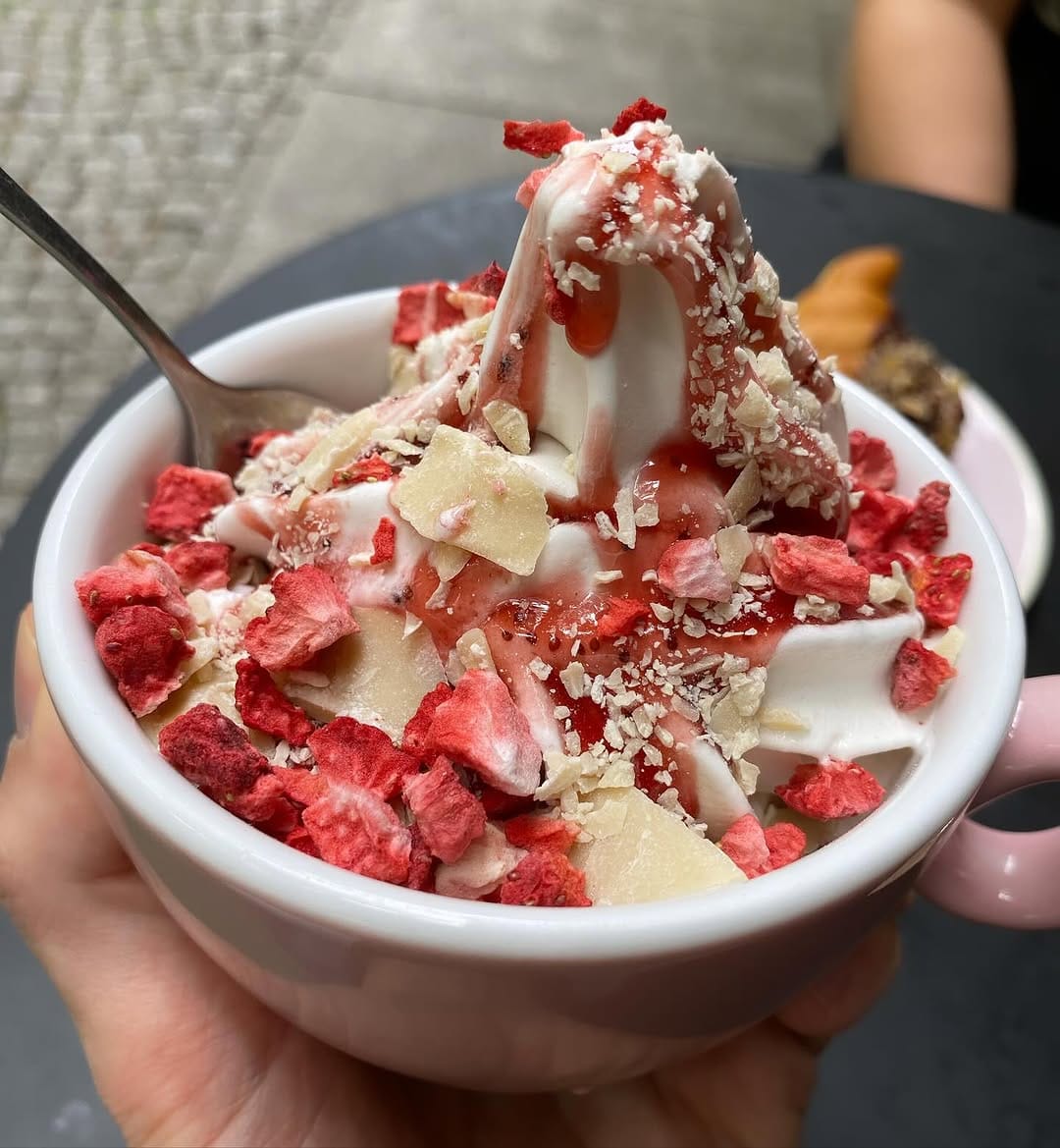 Post 4 by VEGAN GUIDE BERLIN on Instagram (carousel)