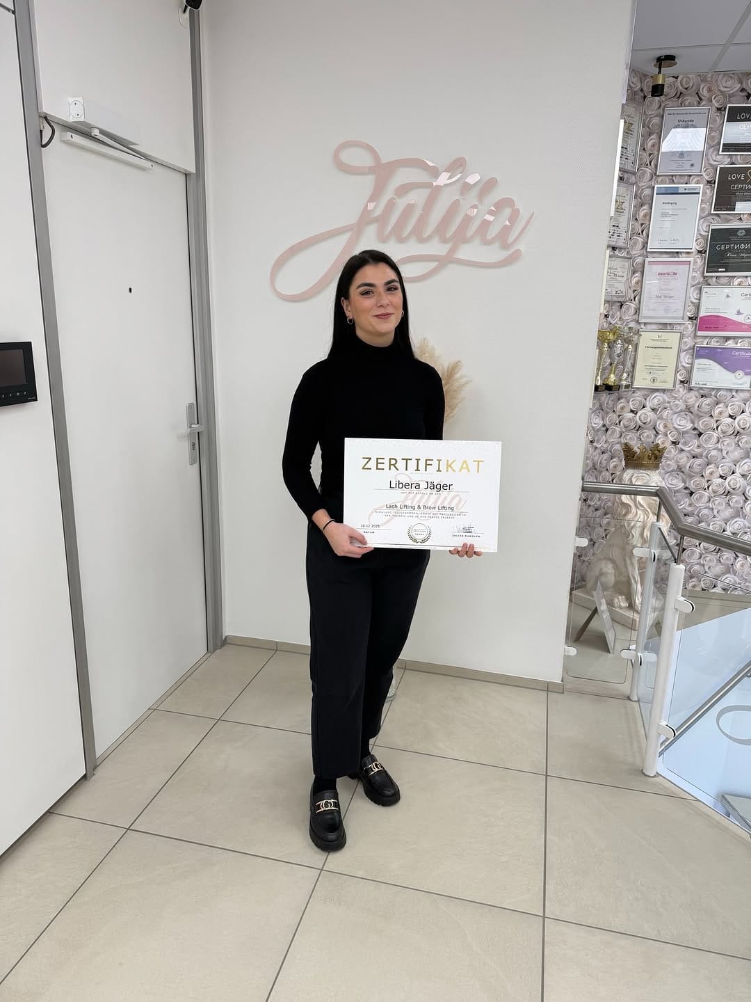 Post 3 by Julija Rudolph | Wimpernstylistin Stuttgart on Instagram (carousel)