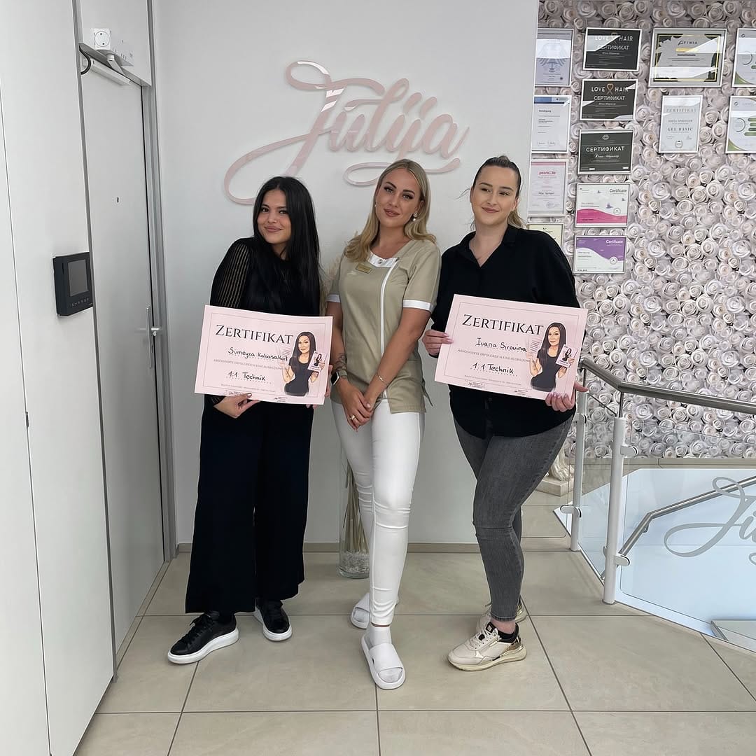 Post 9 by Julija Rudolph | Wimpernstylistin Stuttgart on Instagram (carousel)