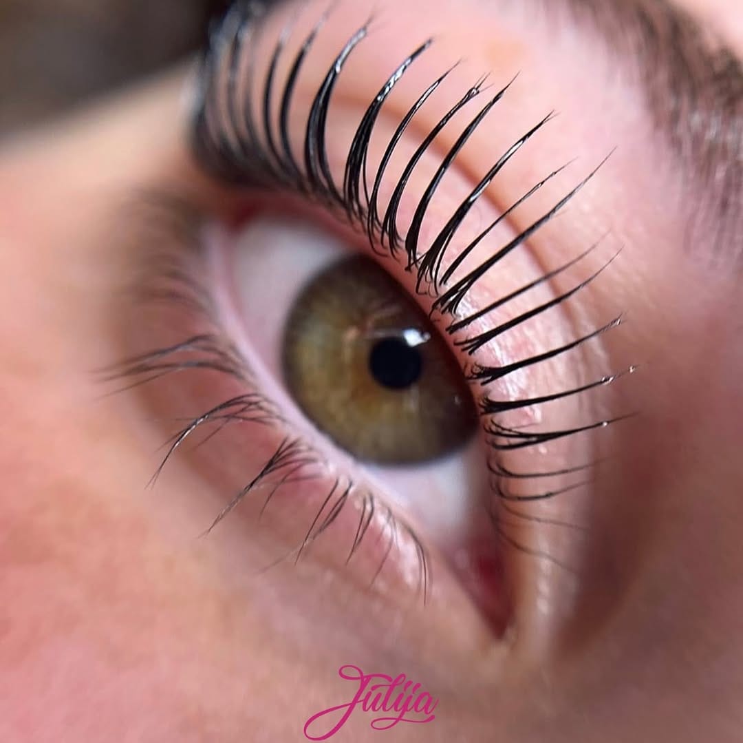 Post 1 by Julija Rudolph | Wimpernstylistin Stuttgart on Instagram (carousel)