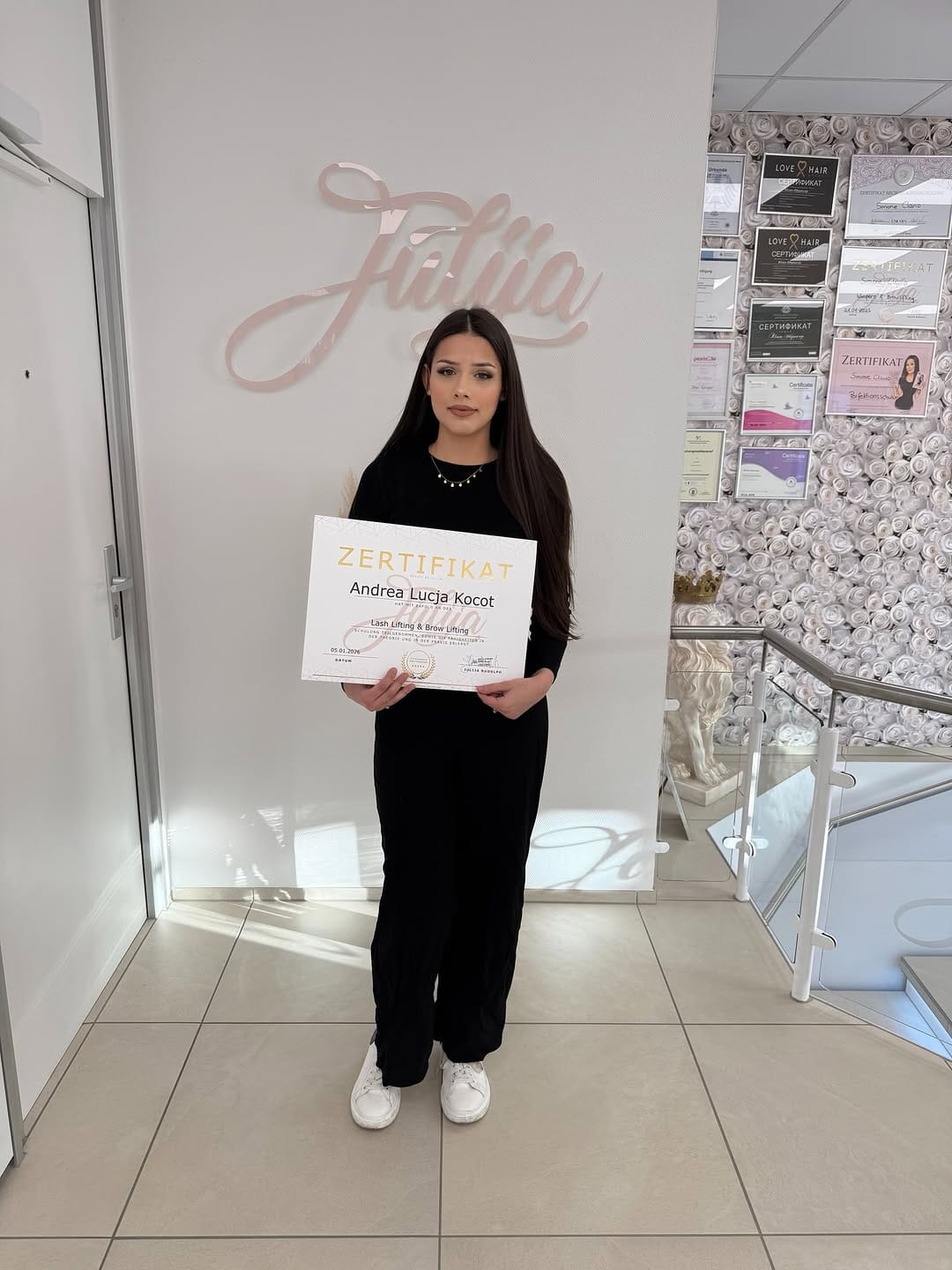 Post 2 by Julija Rudolph | Wimpernstylistin Stuttgart on Instagram (carousel)