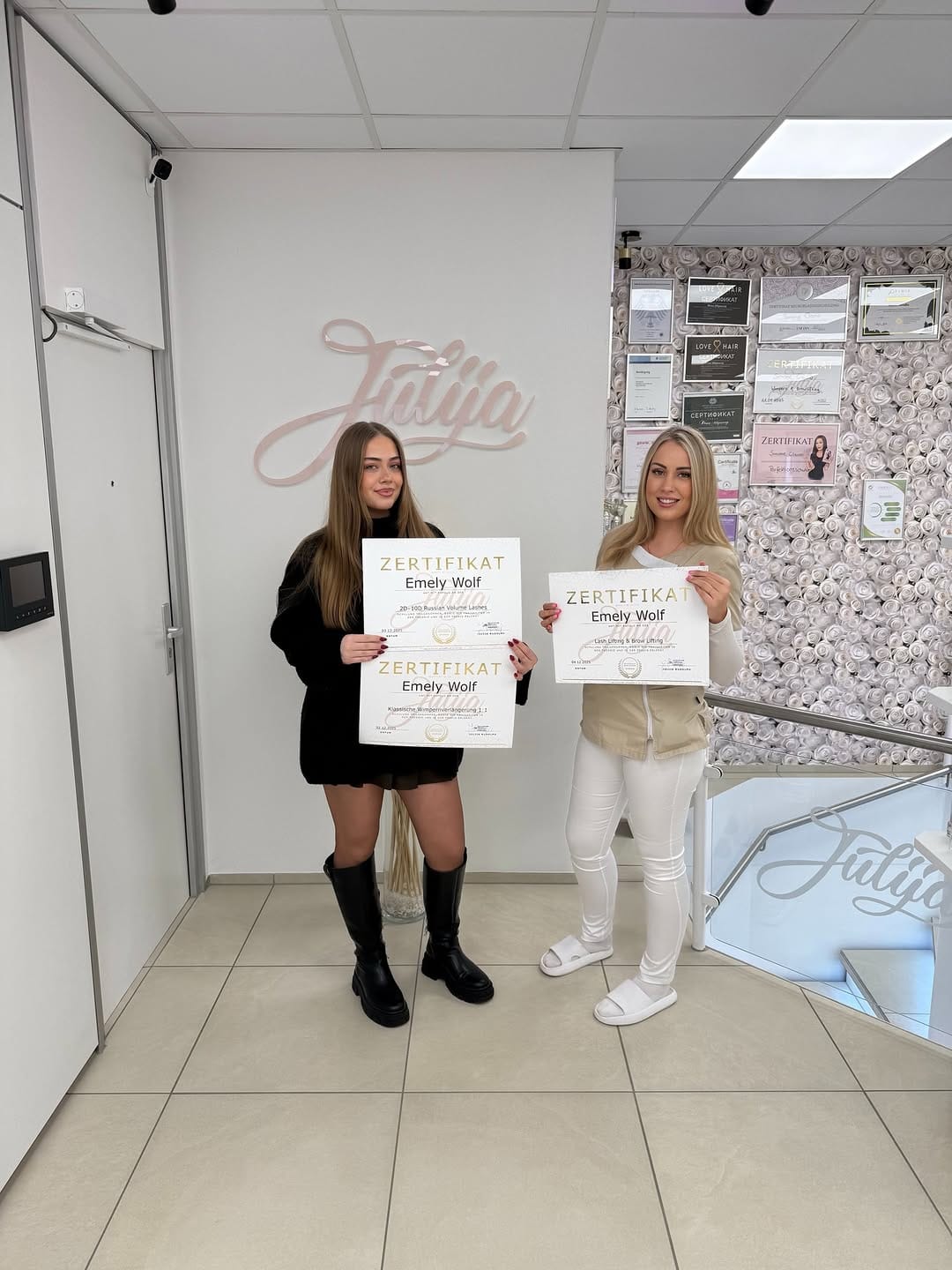 Post 7 by Julija Rudolph | Wimpernstylistin Stuttgart on Instagram (carousel)