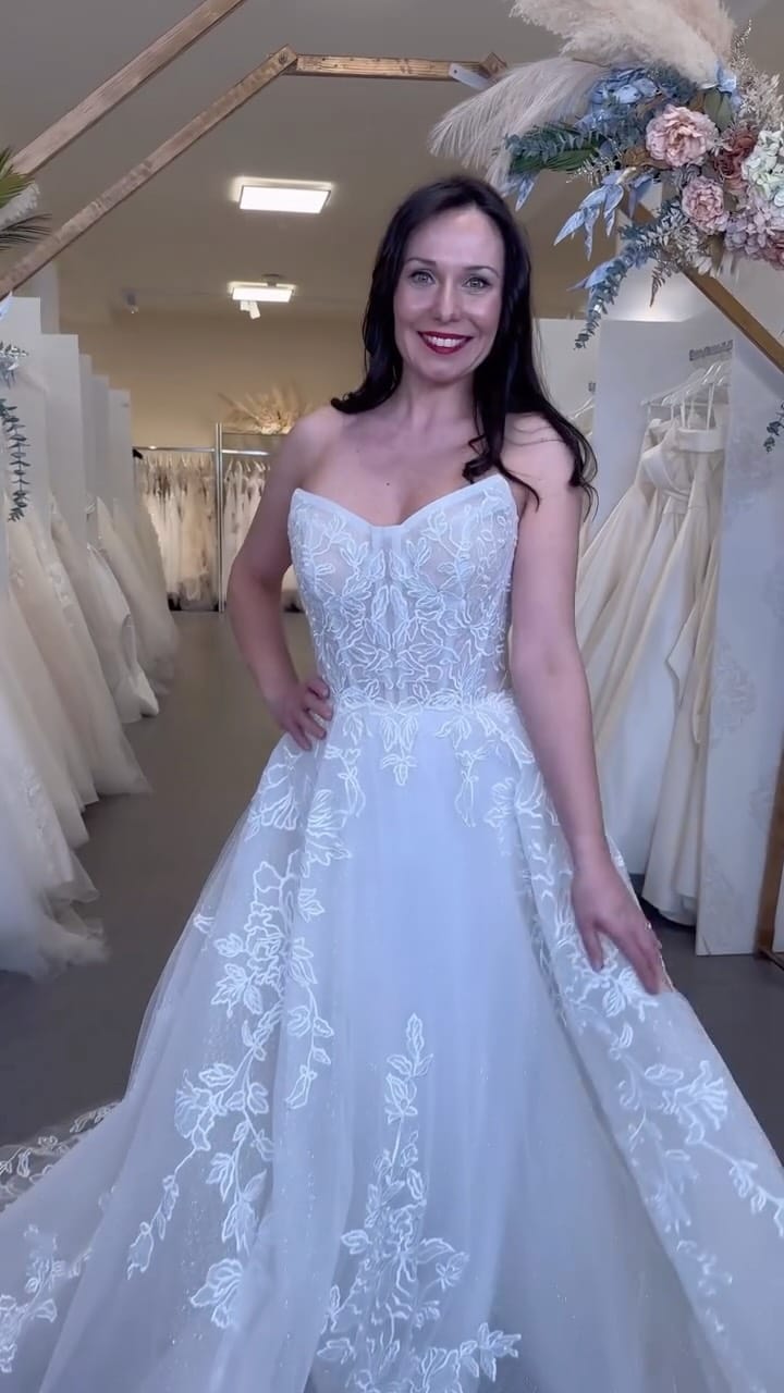 Post 7 by Hochzeitshaus Struck Brautmoden on Instagram (video)
