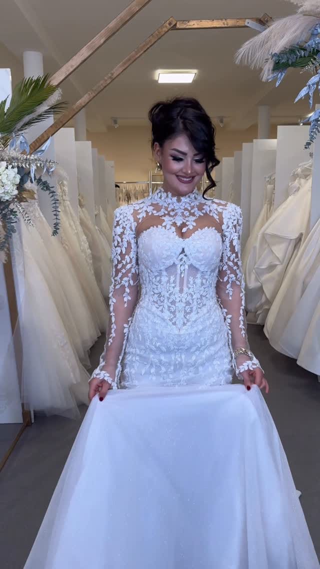 Post 3 by Hochzeitshaus Struck Brautmoden on Instagram (video)