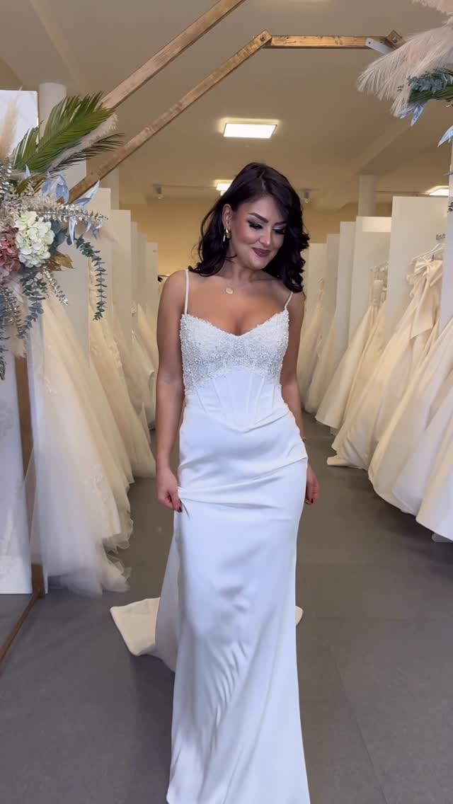 Post 5 by Hochzeitshaus Struck Brautmoden on Instagram (video)