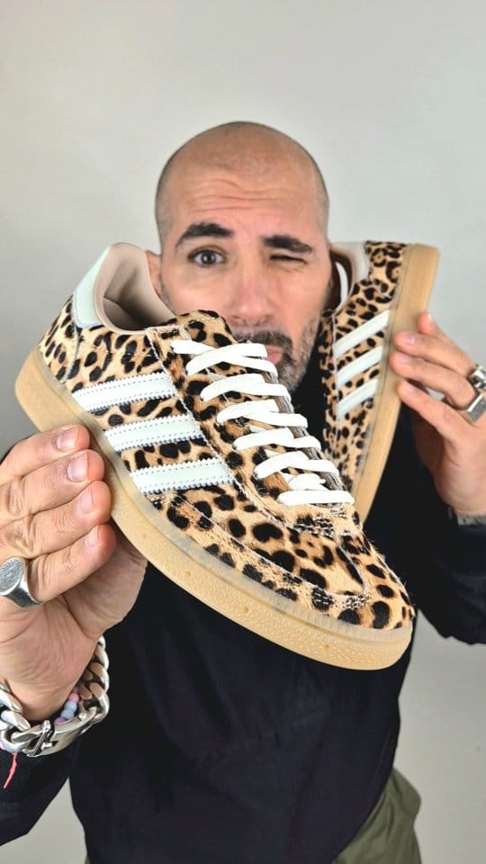 Post 10 by glOry hOle sneaker shOp on Instagram (video)