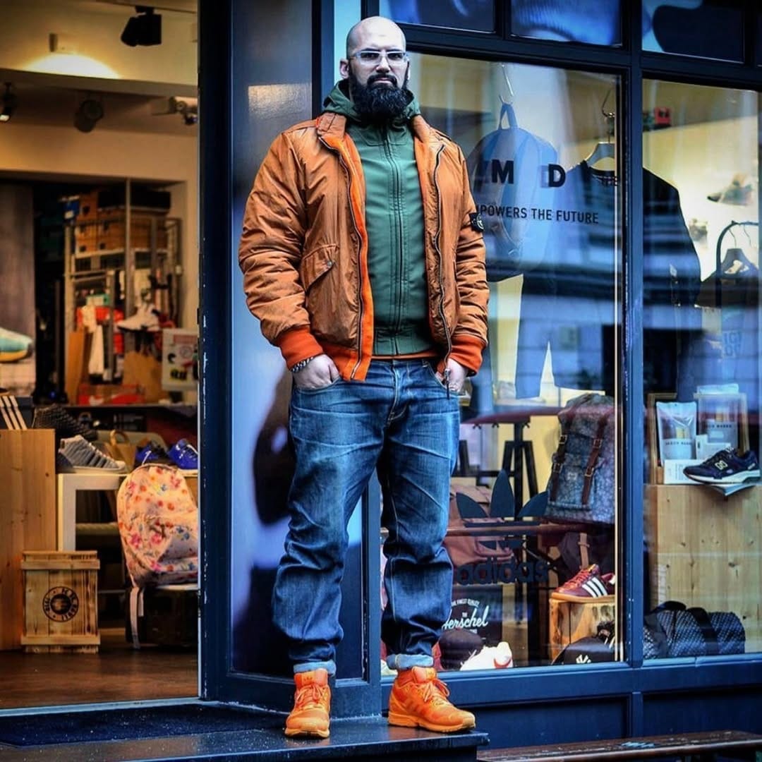 Post 3 by glOry hOle sneaker shOp on Instagram (carousel)