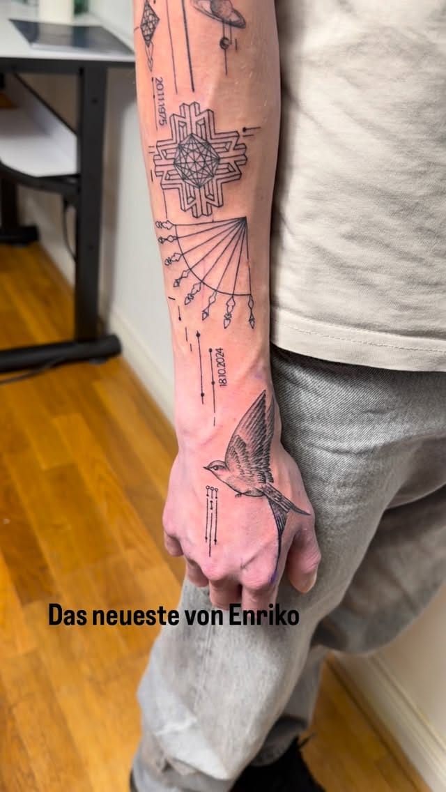 Post 4 by Watapana Tattoo & Art Gallery on Instagram (video)