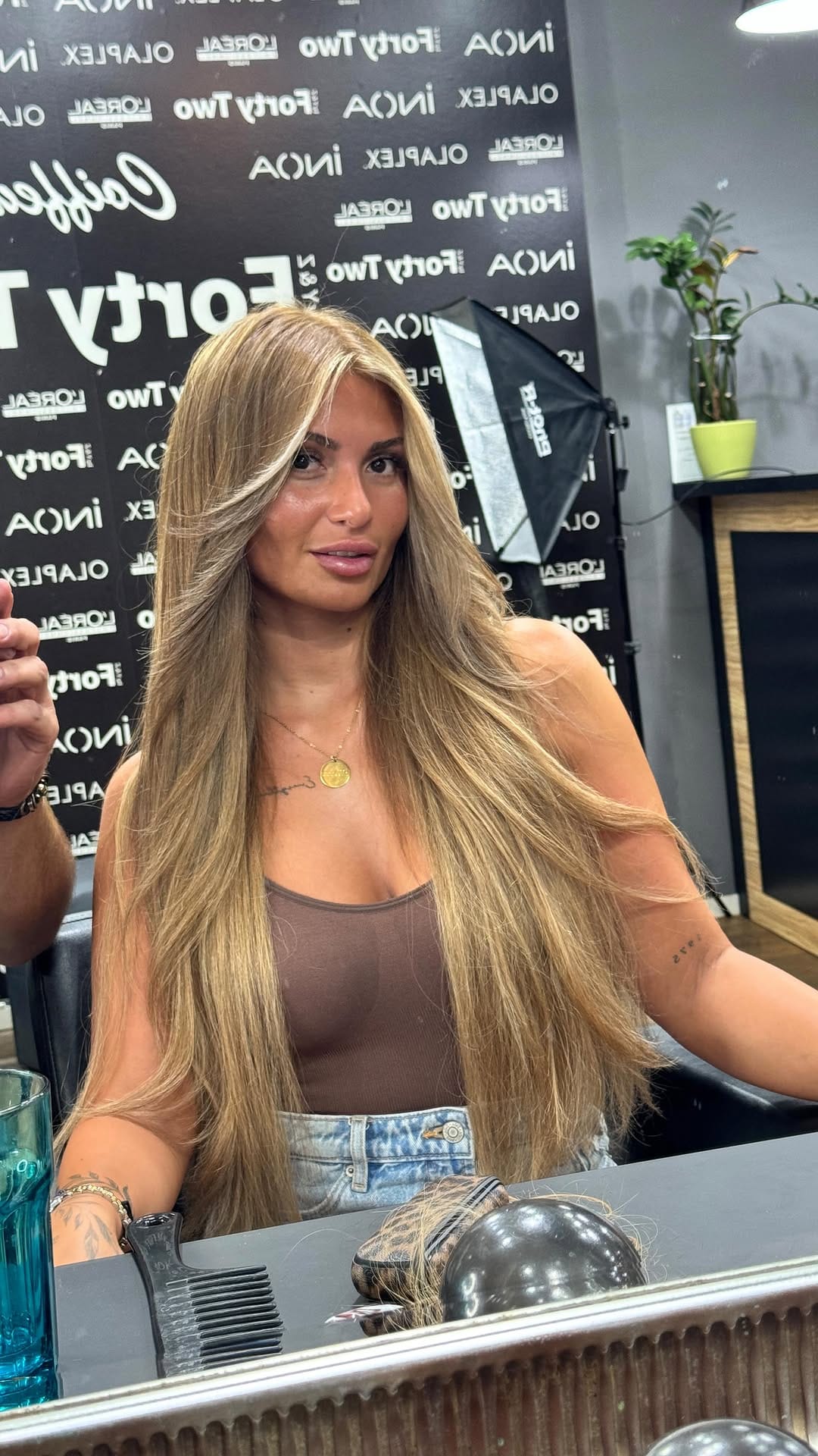 Post 4 by Forty Two coiffeur on Instagram (video)
