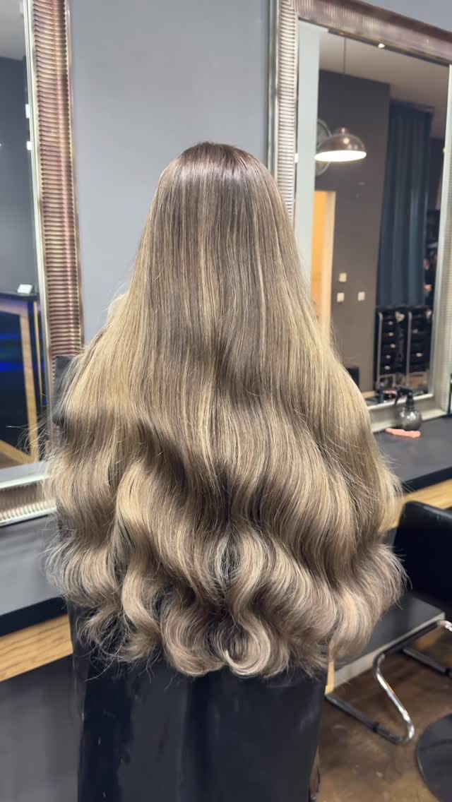 Post 2 by Forty Two coiffeur on Instagram (video)