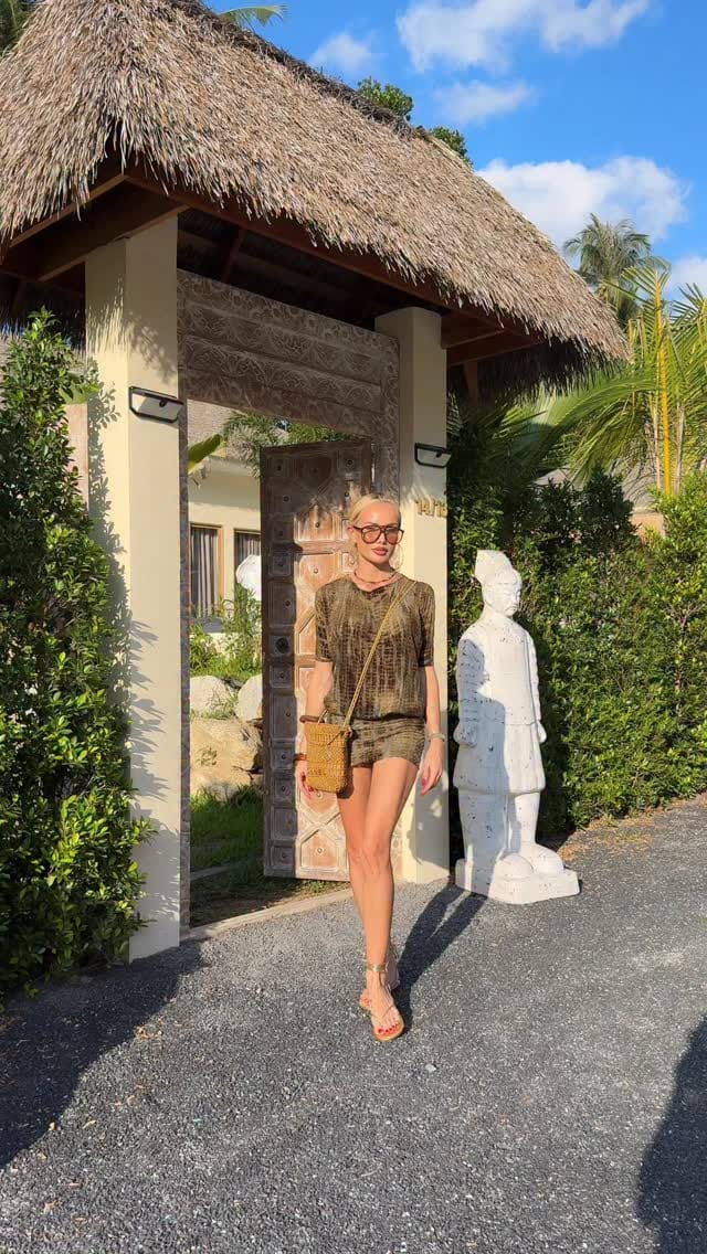 Post 1 by SKIN EXPERT - Michelle Lorraine Ulrich on Instagram (video)