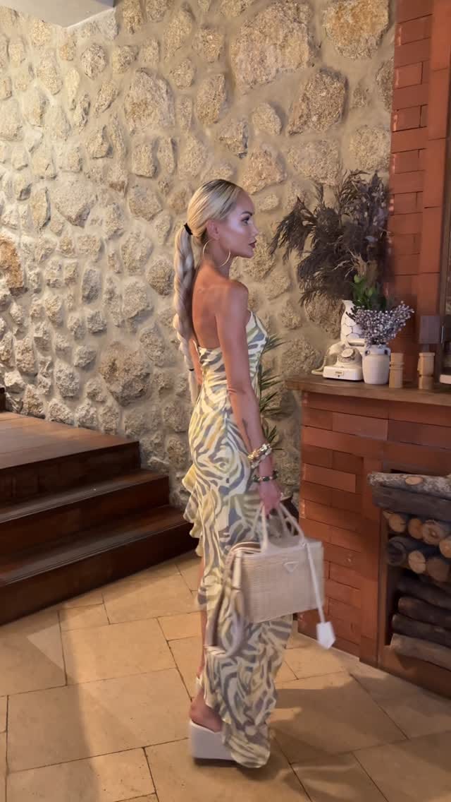 Post 5 by SKIN EXPERT - Michelle Lorraine Ulrich on Instagram (video)
