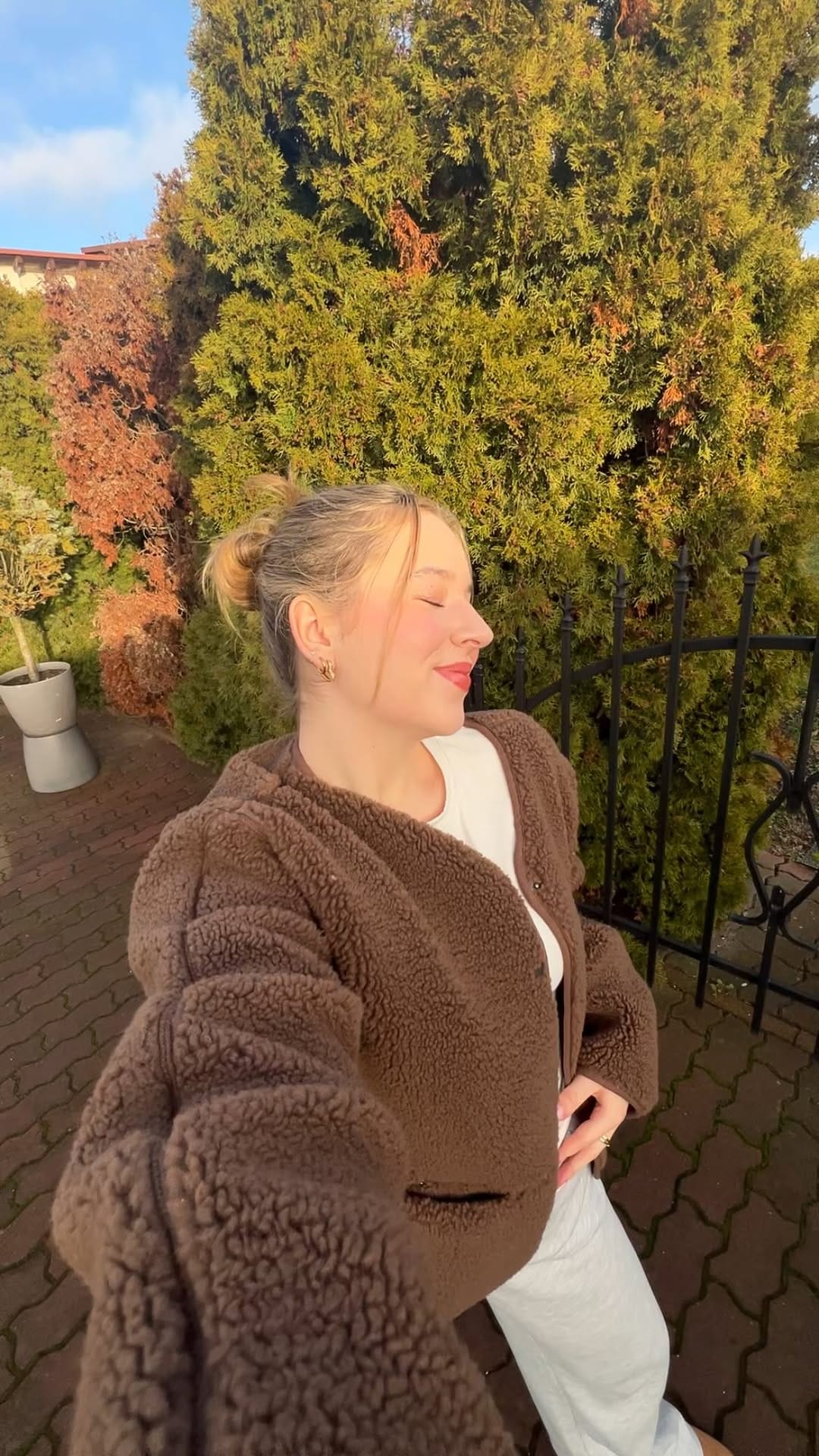 Post 5 by Liliana on Instagram (video)