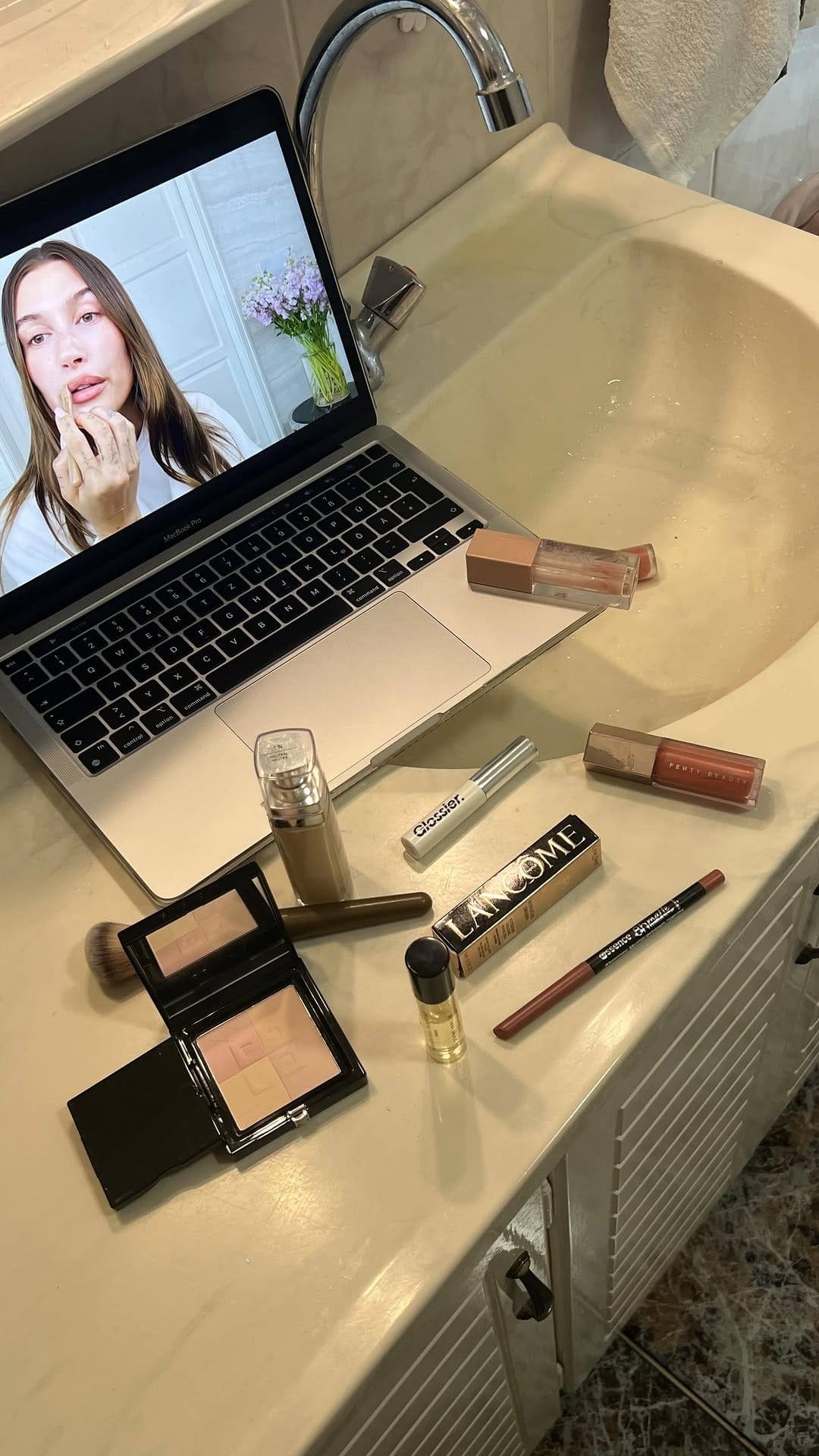 Post 7 by Liliana on Instagram (video)