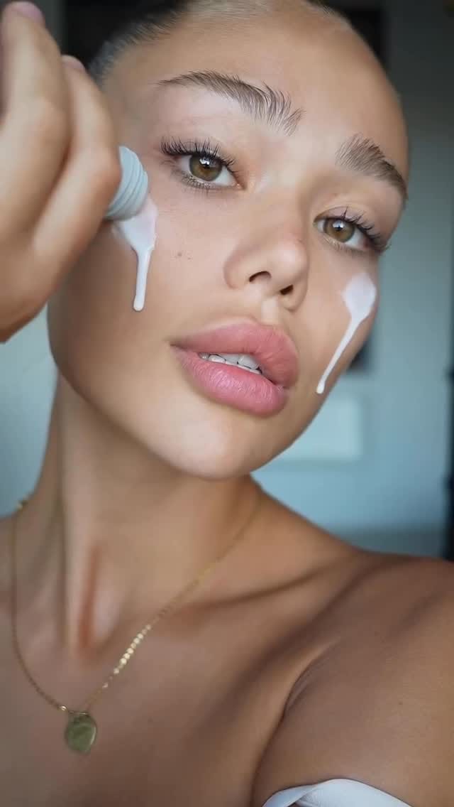 Post 10 by The Essential Beauty on Instagram (video)