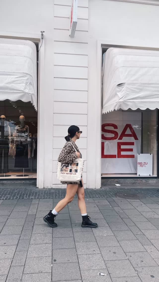 Post 5 by BACK on Instagram (video)