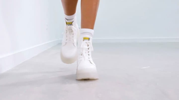 Post 4 by Ella Stoller on Instagram (video)