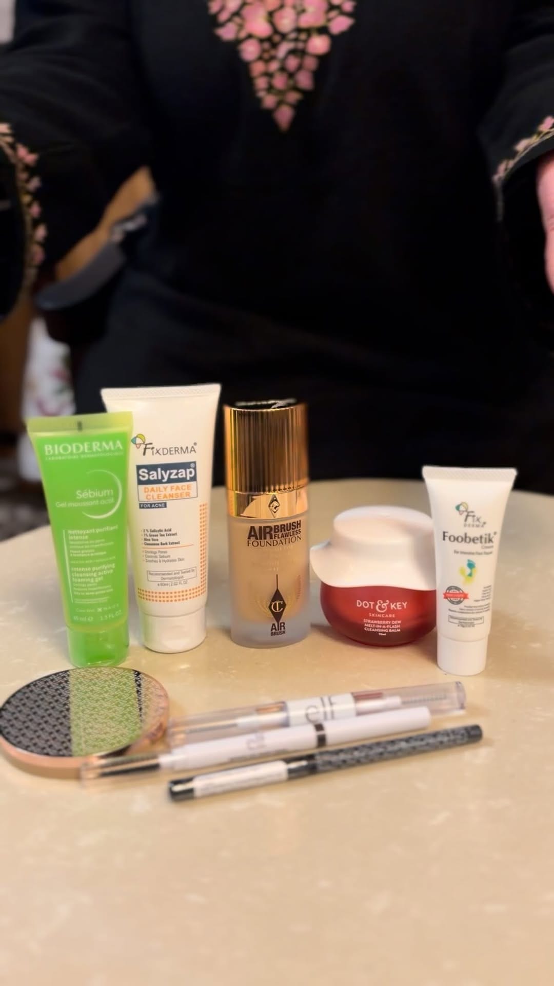 Post 8 by Essentials 💫 on Instagram (video)