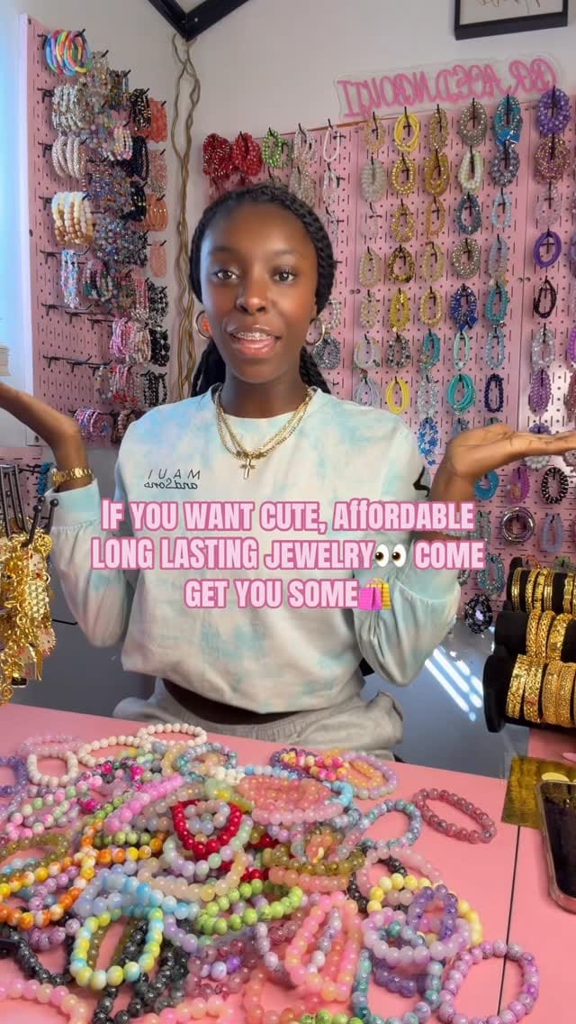 Post 3 by Bracelet G.O.A.T 🛍 on Instagram (video)