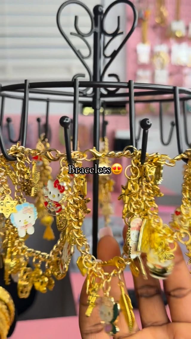Post 10 by Bracelet G.O.A.T 🛍 on Instagram (video)
