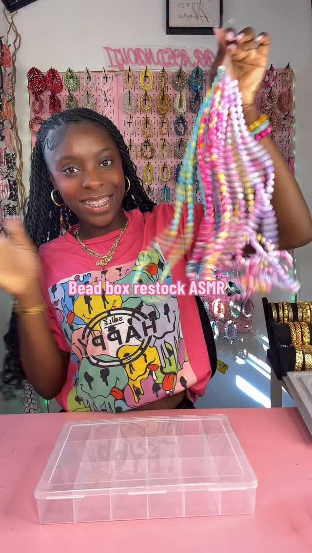Post 9 by Bracelet G.O.A.T 🛍 on Instagram (video)