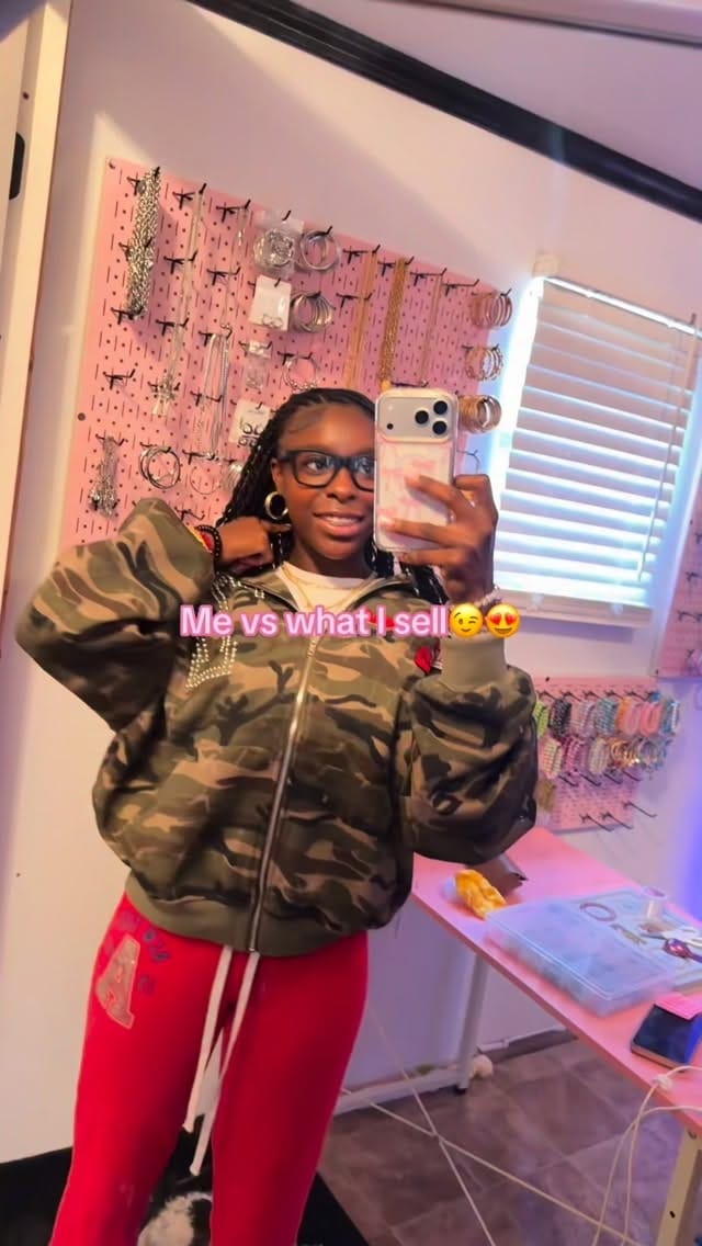 Post 8 by Bracelet G.O.A.T 🛍 on Instagram (video)
