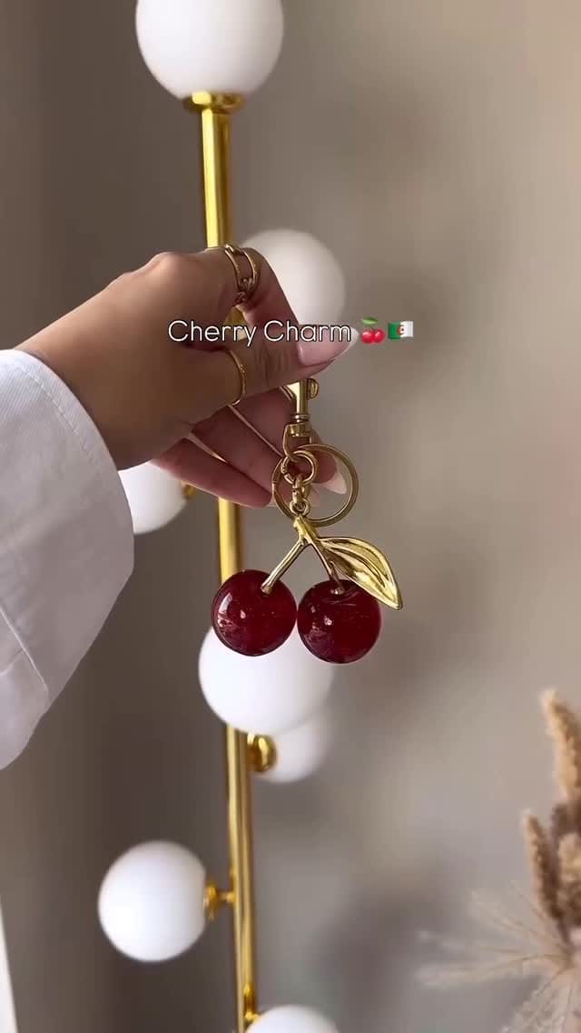 Post 4 by Esentiments on Instagram (video)