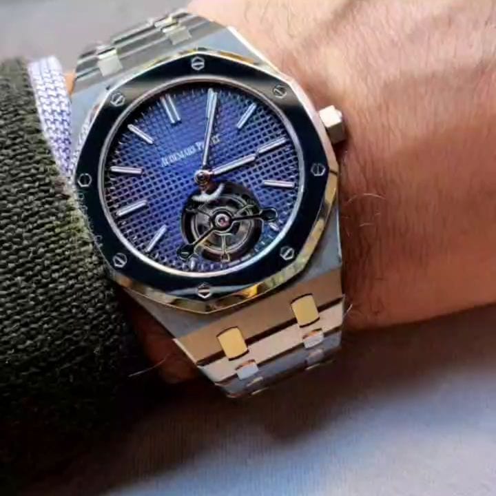 Post 5 by Luxurywatches Munich on Instagram (video)