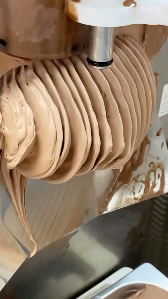 Post 3 by Barletta Eis Official on Instagram (video)