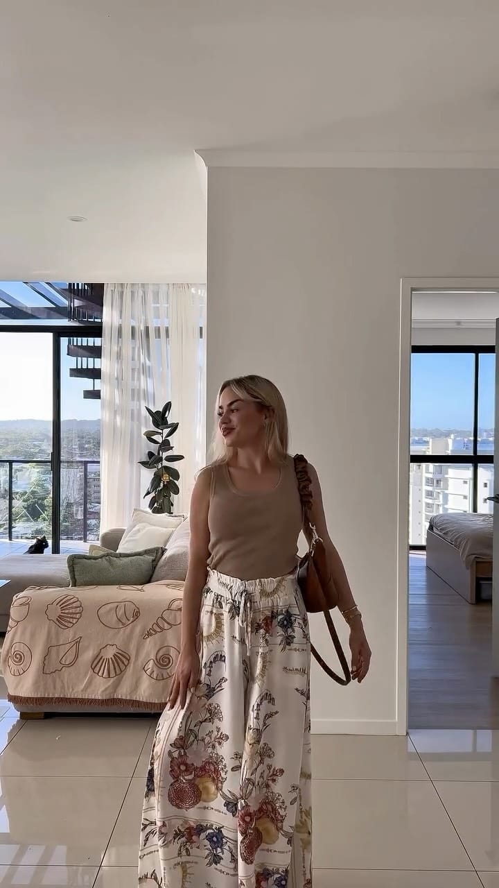 Post 8 by Jenny Blenk | Content Creator on Instagram (video)