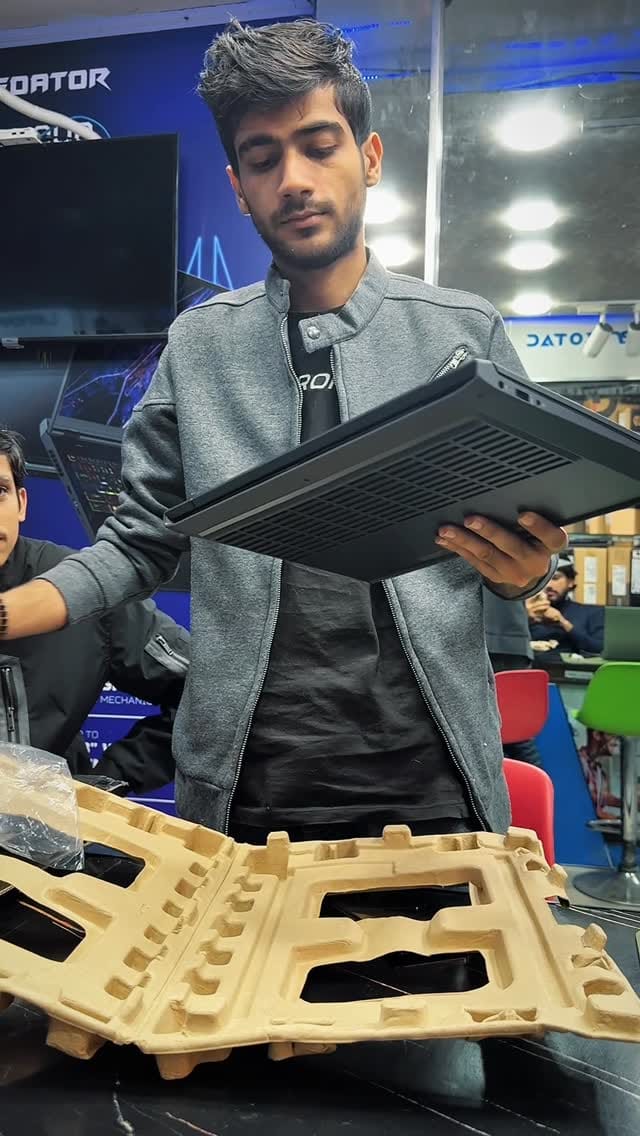 Post 2 by My IT Store on Instagram (video)
