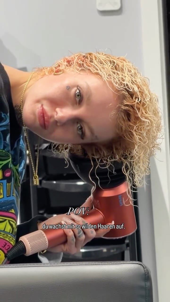 Post 4 by HAIR BY MEDINE on Instagram (video)