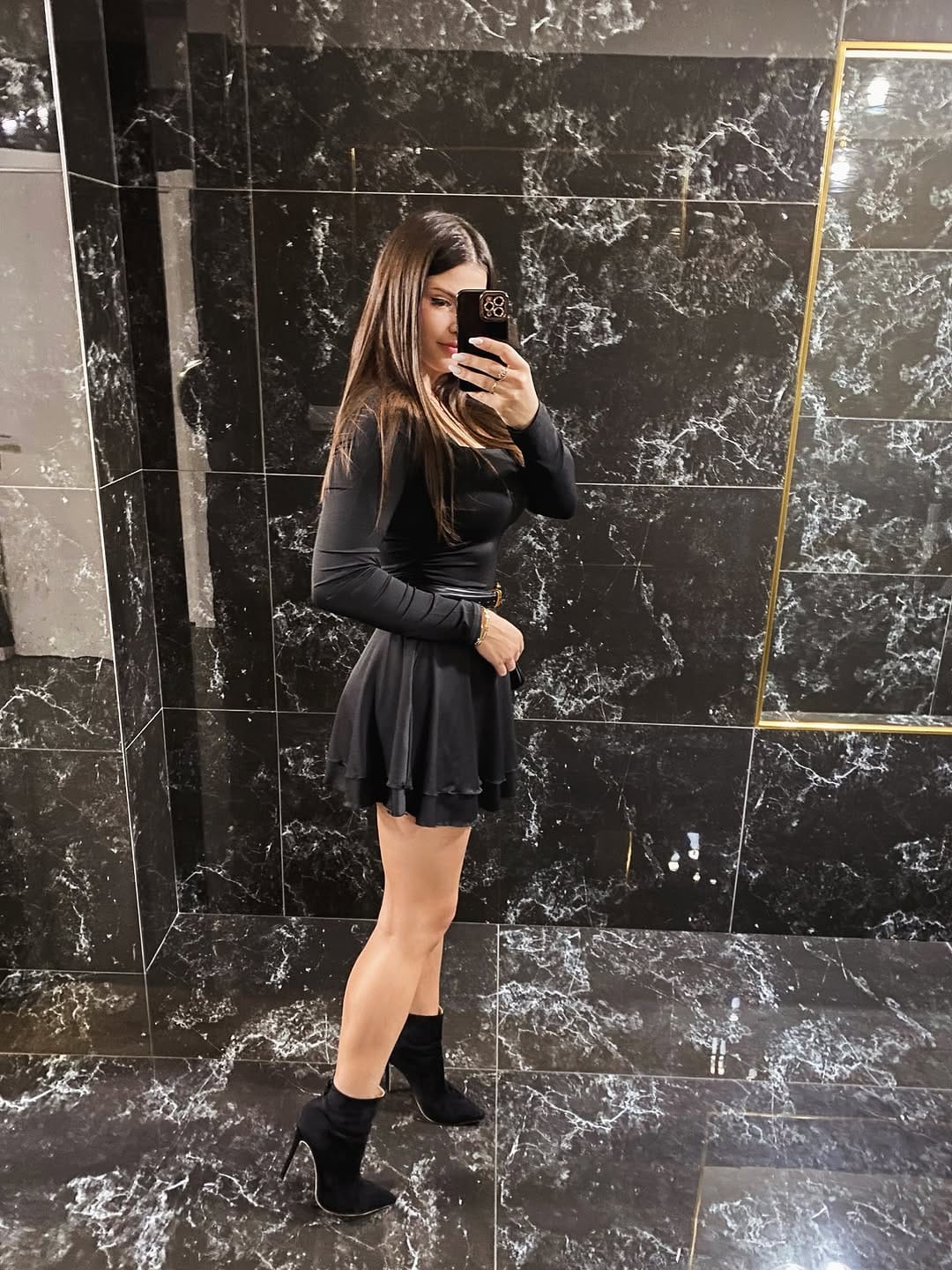Post 6 by DiAnA🥀 on Instagram (carousel)