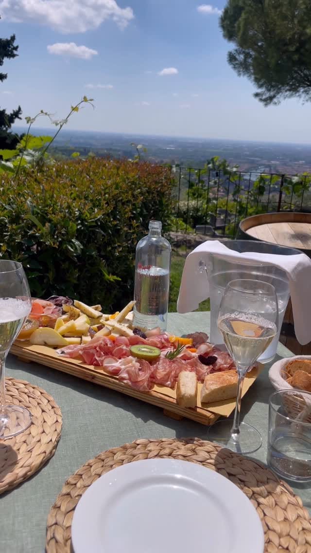 Post 2 by drinks, snacks & dolce vita on Instagram (video)