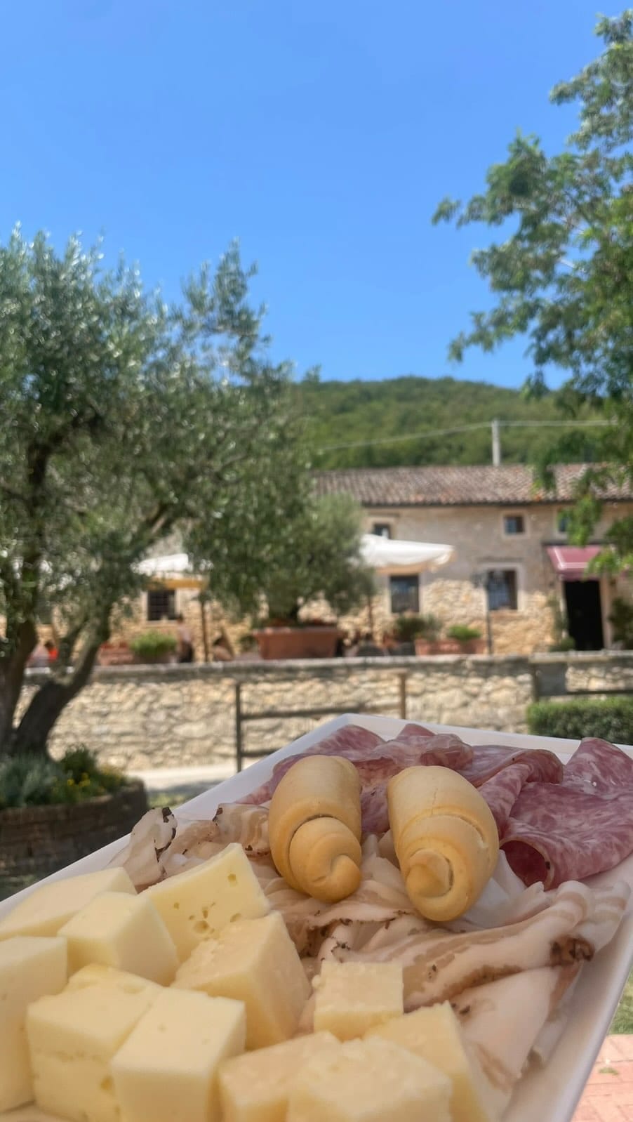 Post 5 by drinks, snacks & dolce vita on Instagram (video)