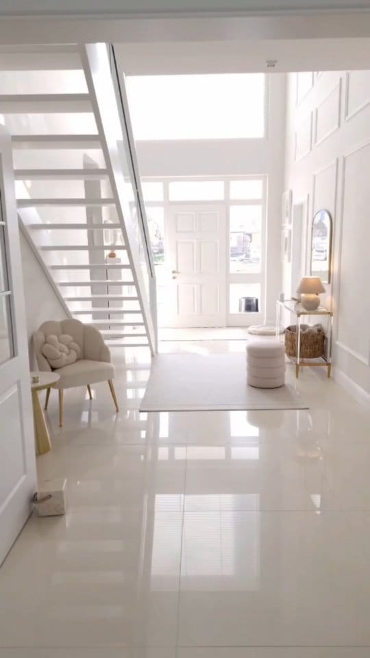 Post 2 by Mayra Joann Lobato on Instagram (video)