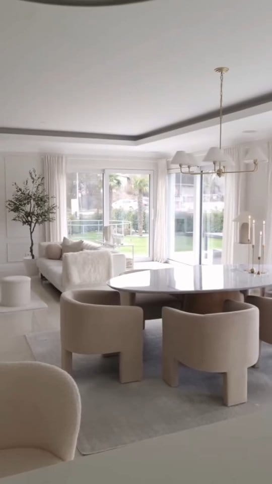 Post 3 by Mayra Joann Lobato on Instagram (video)
