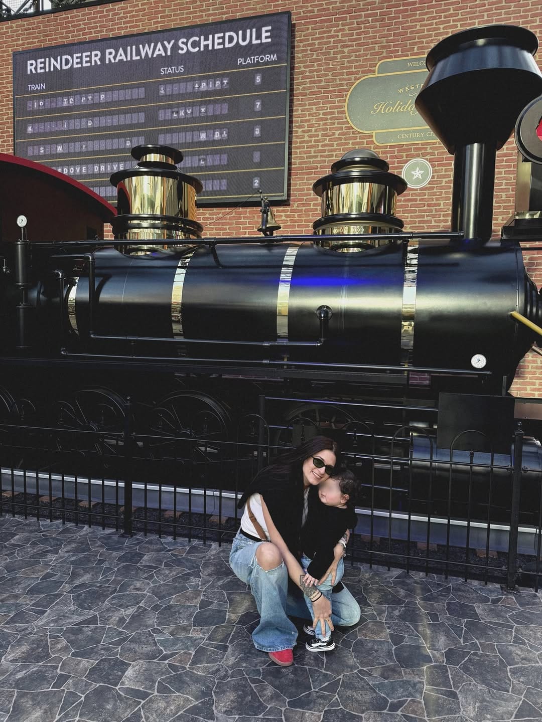 Post 4 by Vanessa Gro on Instagram (image)
