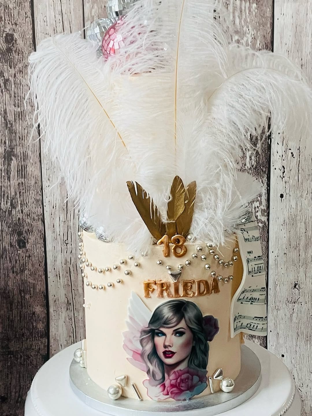 Post 10 by Miss Cupcake Berlin on Instagram (carousel)
