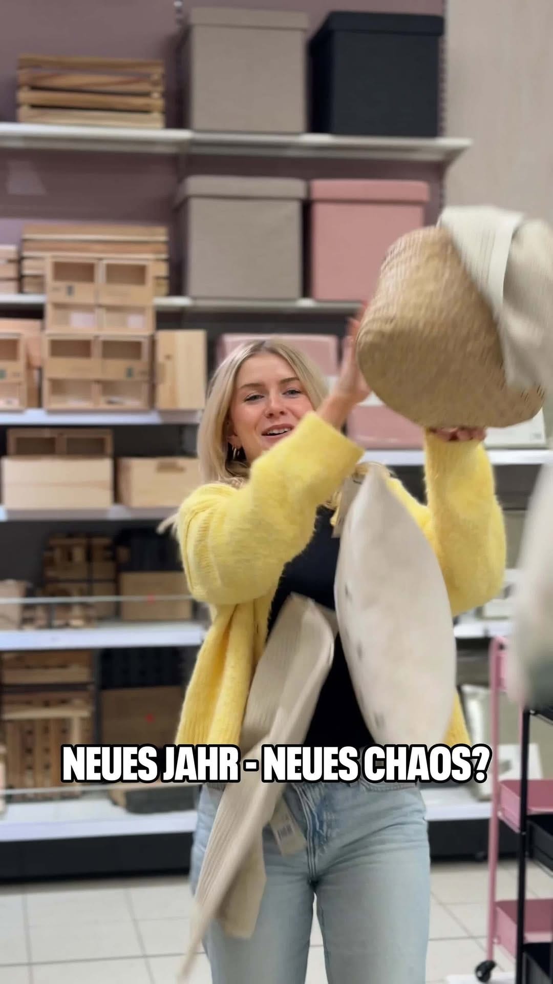 Post 3 by Rathaus Galerie Essen on Instagram (video)