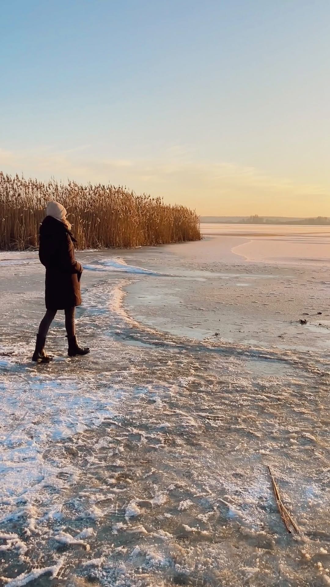 Post 2 by Kinga on Instagram (video)