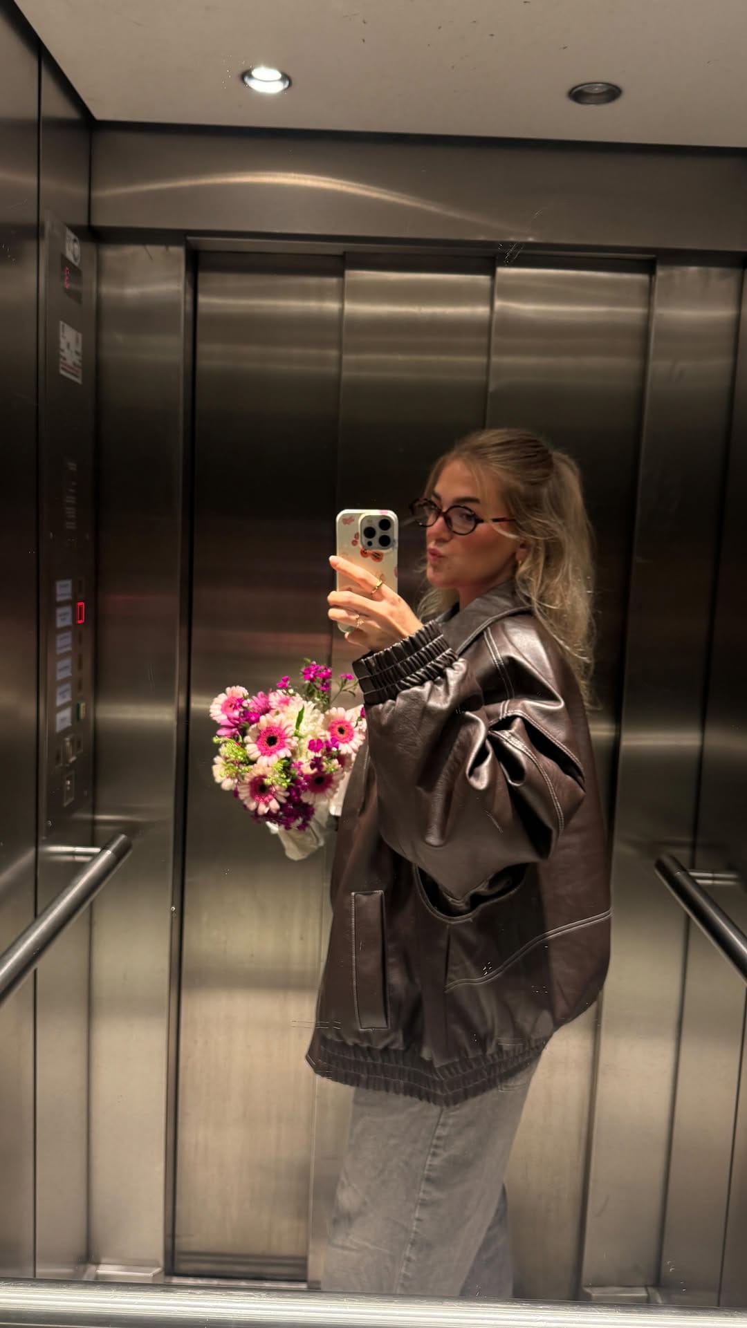 Post 1 by Sinah💗 on Instagram (video)