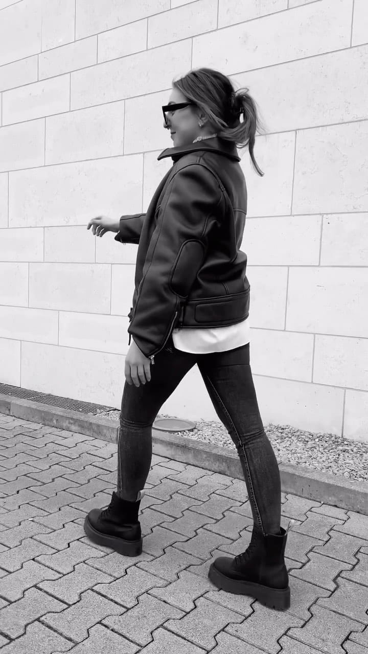 Post 10 by Jaqueline on Instagram (video)