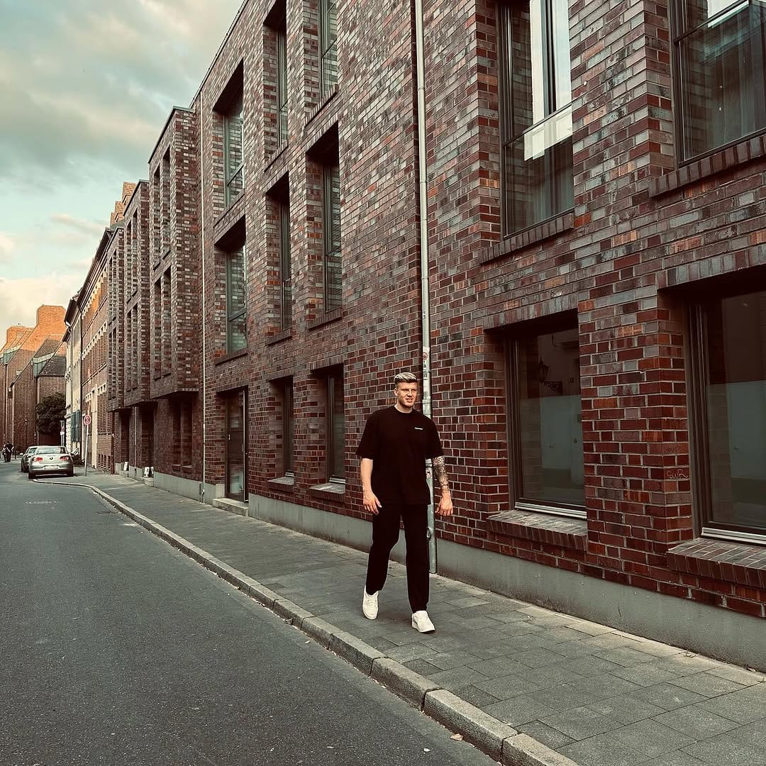 Post 3 by Jan Schröder on Instagram (image)