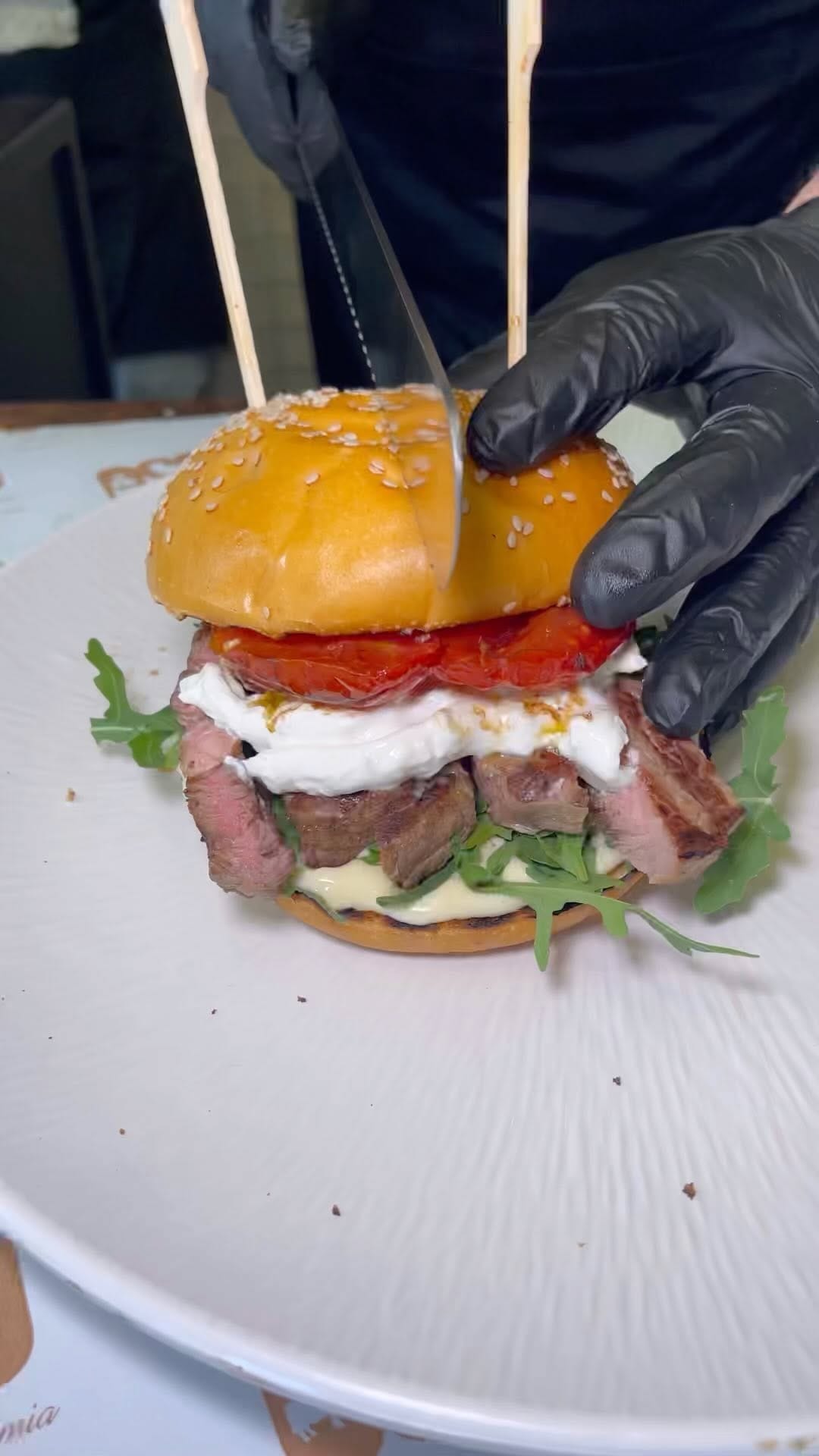 Post 2 by OSSO Macelleria  Hamburgeria🥩🍔 on Instagram (video)